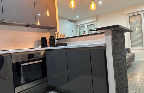 Triel-sur-Seine Apartment | Large studio on the banks of the Seine/40mn from Paris/Netflix