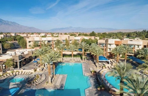 Palm Desert Apartment | Large studio sleeps 4, 1 king bed, sofa bed, kitchenette, dining, living, patio