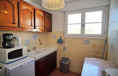 Tamaris Apartment | Large studio with sea view! A stone's throw from Les Sablettes beach