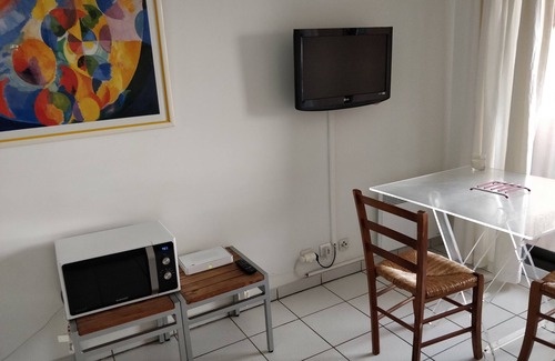 Theoule-sur-Mer Apartment | Large studio with loggia on the seafront in Théoule-sur-Mer. Exceptional view.