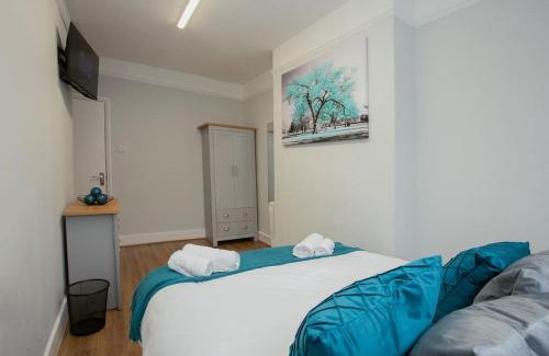 Haringey Apartment | Large Stylish 2bedroom flat in Wood Green