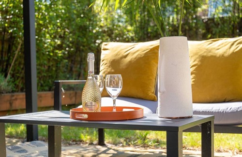 Salford House | Large Stylish 5 bedroom House, Perfect for extended stays