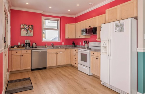 Silver Star Mountain Apartment | Large suite on the Knoll in a cul-de-sac w/a private hot tub and pet friendly!