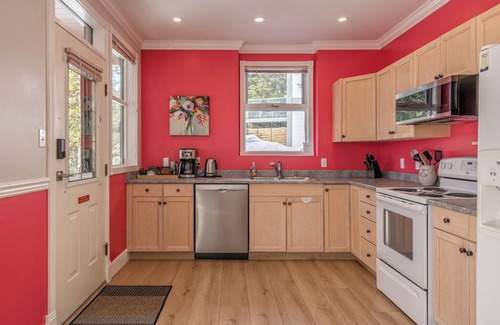 Silver Star Mountain Apartment | Large suite on the Knoll in a cul-de-sac w/a private hot tub and pet friendly!