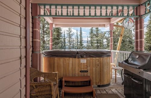 Silver Star Mountain Apartment | Large suite on the Knoll in a cul-de-sac w/a private hot tub and pet friendly!