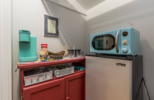 Brunswick Apartment | Large suite/private bath/private entrance on quiet street near Thomas Pt. Beach
