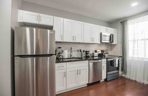 Center City West Apartment | Large & Sunny 1/1 | Center City | Sleeps 4