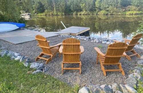 Athens House | Large & Sunny Lakefront Home near Ski Resorts