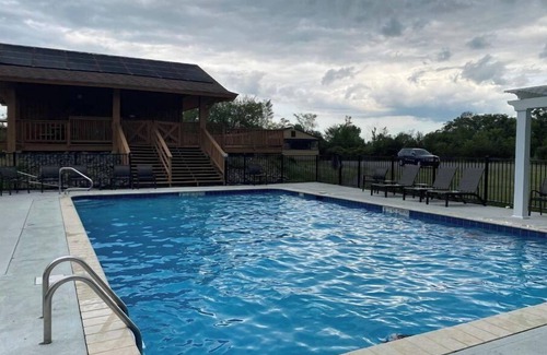 Athens House | Large & Sunny Lakefront Home near Ski Resorts
