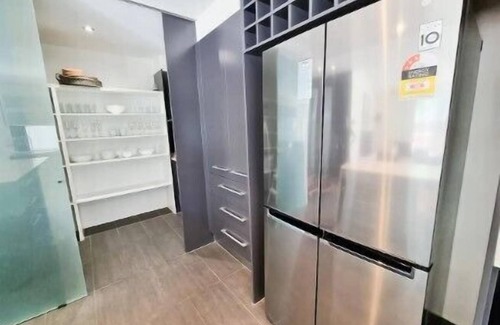 Surfers Paradise Villa | Large Surfer's Sanctuary 4 beds 4 bath and pool