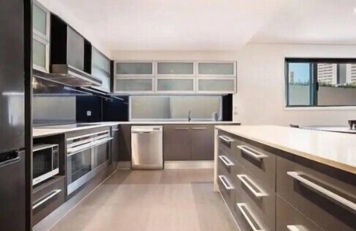 Surfers Paradise Villa | Large Surfer's Sanctuary 4 beds 4 bath and pool