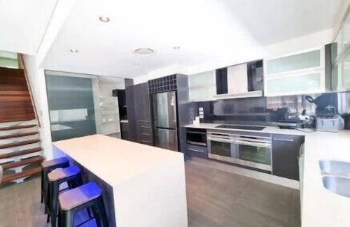 Surfers Paradise Villa | Large Surfer's Sanctuary 4 beds 4 bath and pool