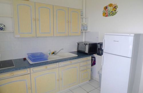 Sainte-Anne Apartment | Large T1 with panoramic terrace overlooking the sea, swimming pool, close to beaches