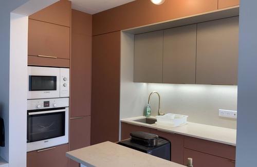 Riou - Petit Juas - Av de Grasse Apartment | Large T2, central, terrace, air conditioning, swimming pool, garage, Wifi