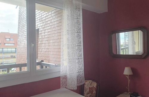 Villers-sur-Mer Apartment | Large T2 with loggia sea view, 80 m from the supervised beach and the Paleoscope
