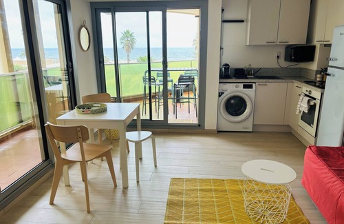 La Cote Radieuse Apartment | LARGE TERRACE FACING THE SEA Canet-Sud,2/4 PERSONS, PARKING, AIR CON.,WIFI