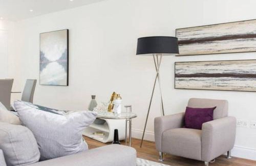 St. Pancras and Somers Town House | Large Three Bed Duplex Camden