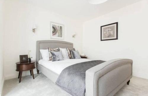 St. Pancras and Somers Town House | Large Three Bed Duplex Camden