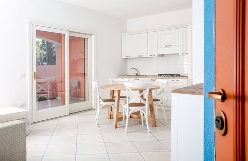 Porto Pozzo House | Large three-room apartment with private garden, Sea View overlooking the pool