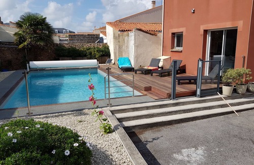 Les Sables d'Olonne House | Large townhouse with pool in La Chaume neighborhood