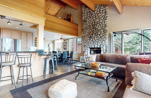 Mammoth Lakes Condo | Large Townhome, Beautiful Views, Fully-equipped Kitchen, Private Washer/Dryer