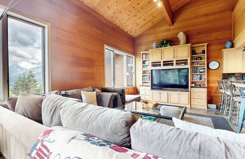 Mammoth Lakes Condo | Large Townhome, Beautiful Views, Fully-equipped Kitchen, Private Washer/Dryer