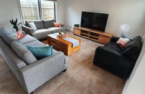 Safety Beach House | Large townhouse direct access to beautiful beach