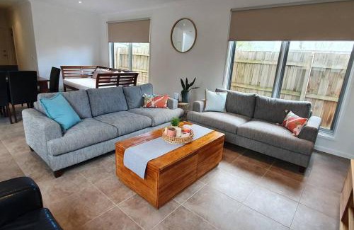 Safety Beach House | Large townhouse direct access to beautiful beach