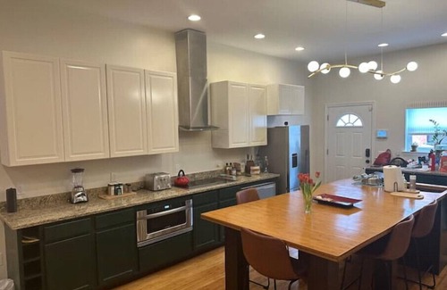 Le Droit Park House | Large Townhouse Near Florida Ave & U Street!
