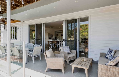Tugun House | Large Tugun Modern House minutes to the beach