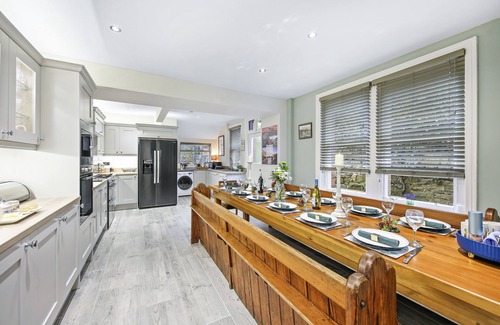 Matlock House | Large Victorian 6 bed house in the centre of Matlock with hot tub and games room