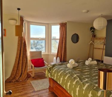 Bath Apartment | Large Victorian garden flat with views of Bath centre