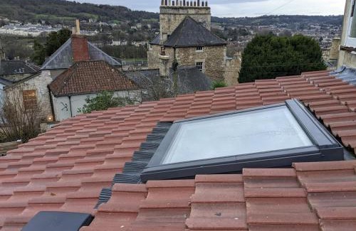 Bath Apartment | Large Victorian garden flat with views of Bath centre