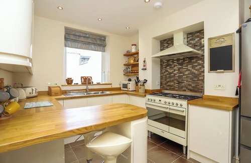 Bont Newydd House | Large Victorian terrace house with castle views in Caernarfon. Pet Friendly