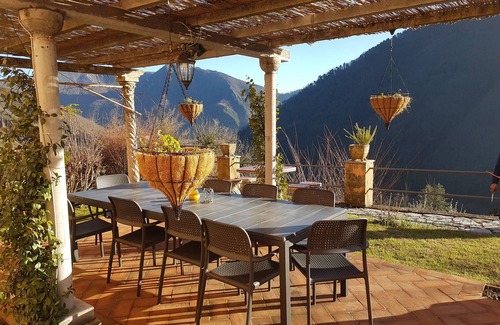 Borgo a Mozzano Villa | Large Villa Near Lucca In Tuscany With Pool And Mountain Views
