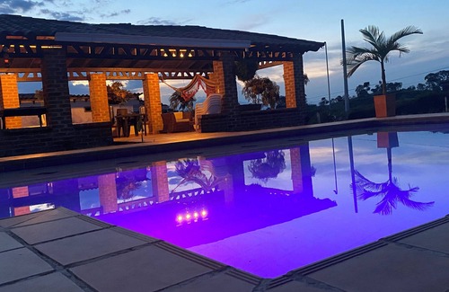 Pereira Apartment | large villa with 8 luxury rooms, pool with lights, 3 hydrotherapy, gym, wifi !