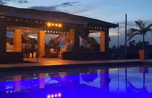 Pereira Apartment | large villa with 8 luxury rooms, pool with lights, 3 hydrotherapy, gym, wifi !