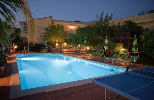 Modica Villa | Large villa with solar htd pool,tennis court,jacuzzi hot tub,playground for kids