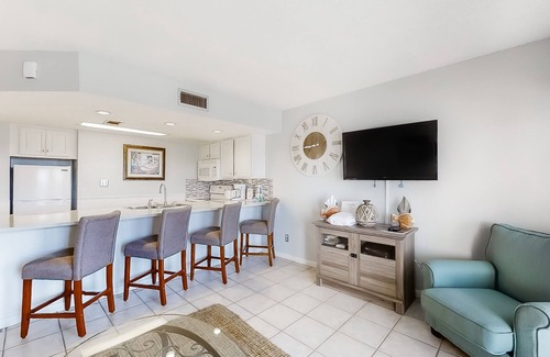 Fort Walton Beach - Destin Condo | Large waterfront cottage, Private pool, Close to entertainment