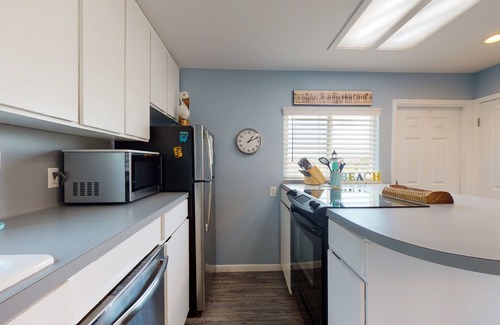 Port Aransas House | Large Yard, Views of Town, Golf cart Access