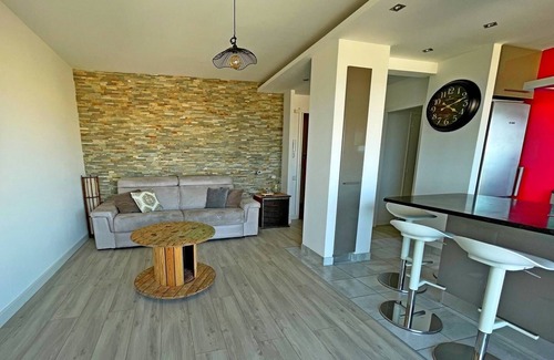 Cros-de-Cagnes Apartment | Larger 2 rooms - Sea View amazing - terrace - parking - air con - 200m beach