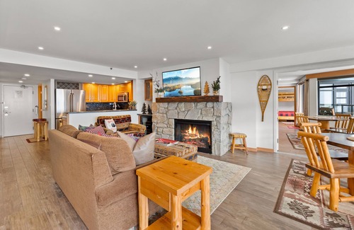 Whistler Village Apartment | Largest Mountain Facing Property in famous Carleton Lodge - 4 bedrooms!