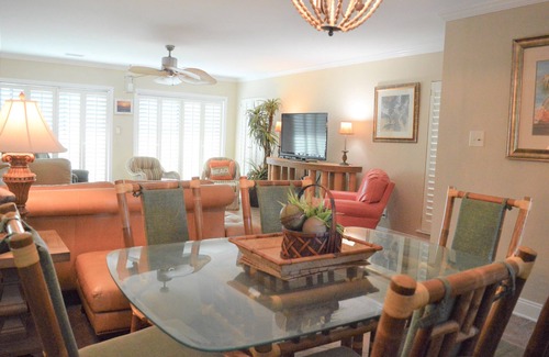 Biltmore Beach Condo | Largo Mar #172**Beachfront 3-Bdrm Condo - sleeps 10**3 Story**Beach Walk-out