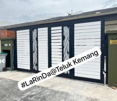 Si Rusa House | LaRinDa Teluk Kemang Private Pool - Islamic