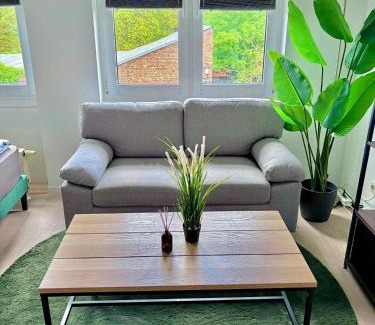 Merseburg Apartment | Larooms - WhiteRock#3 - StudioApartment