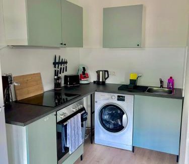 Merseburg Apartment | Larooms - WhiteRock#3 - StudioApartment