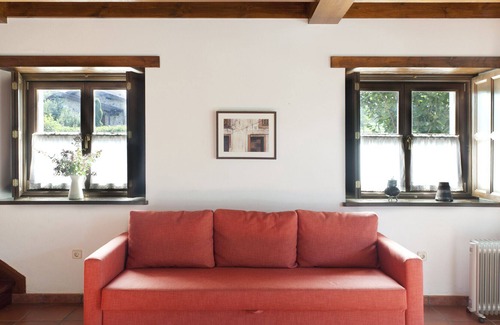 Villar de Huergo Cottage | Larrionda 1. Spacious and bright.