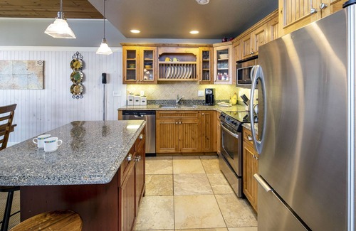 Two Harbors Hotel | Larsmont Cottages