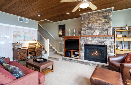 Two Harbors Hotel | Larsmont Cottages