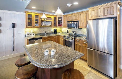 Two Harbors Hotel | Larsmont Cottages